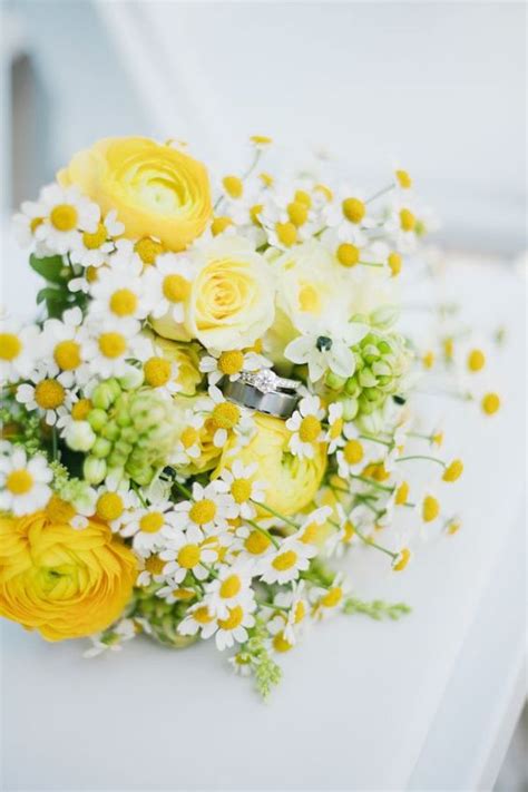 40 Cutest And Sweetest Daisy Wedding Bouquets Weddingomania