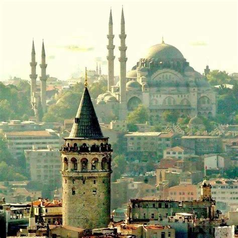 In der tat wirkt die stadt, die 2010 kulturhauptstadt war, ein wenig so, als hätte sie viele jahre lang. Istanbul Sehenswürdigkeiten - 80 erstaunliche Fotos ...
