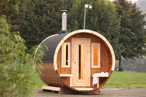 Immer mehr mitmenschen begeistern sich für regelmäßige saunagänge. Gartensauna Wolff «Saunafass 330 de luxe» Sauna-Haus ...