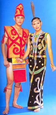 Kain sirat atau kain cawat adalah pakaian asas kaum iban. Sabah - Pakaian Tradisional Kaum-Kaum Di Malaysia