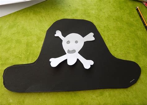Geburtstagskarte für den mann, hose mit hosentaschen für geldgeschenke, die karte ist ca. Piratenhut basteln: Ergebnis