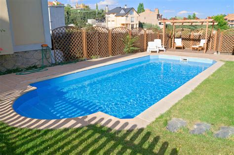 Search for pool fence ideas. 22 Creative Lattice Fence Ideas for Gardens and Backyards