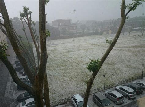 199 отметок «нравится», 7 комментариев — centro meteo emilia romagna (@centrometeoemiliaromagna) в instagram: Nubifragio a Roma oggi 27 maggio, grandine a San Giovanni ...