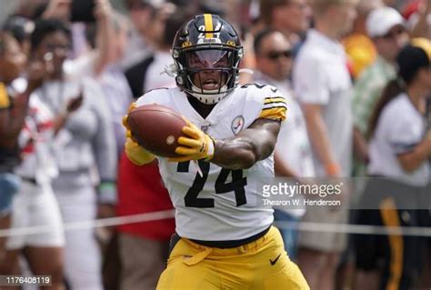 Benny Snell Jr Photos And Premium High Res Pictures Getty Images