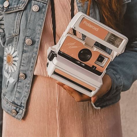 Eu andei postando algumas fotos de polaroid (fujifilm instax mini 8) no meu instagram, e muitas meninas ficaram curiosas a respeito da máquina. Pin by * · ˚ · . on high fashion | Polaroid photography ...
