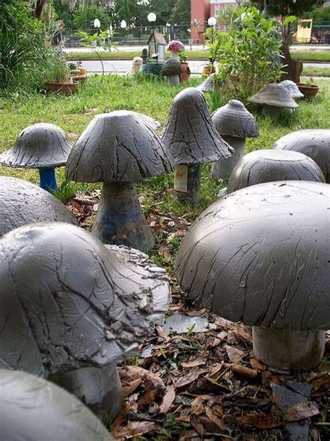 Garden Art Mushrooms Design Ideas For Summer (48) | Garden art