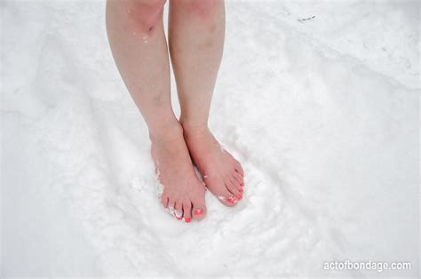Naked Barefoot Claudia Bound In Snow 516