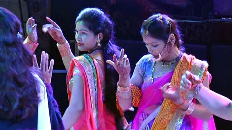 पहाड़ी शादी में महिला संगीत का कार्यक्रम Pahadi Shaadi Mahila Dance