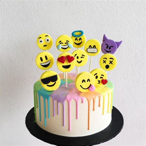 See This Instagram Photo By Littlegoldjars • 172 Likes Emoji Birthday Cake Emoji Cake Zoe