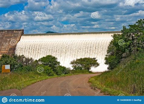 Water Flowing Over Concrete Dam Spillway Stock Image Image Of Foliage