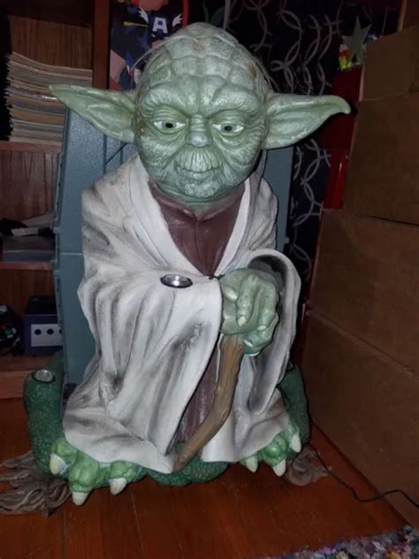 Lifesize Star Wars Yoda Display Figure With Lights Life Sized Starwars