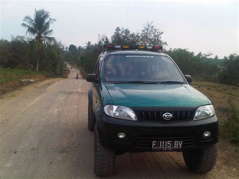Modifikasi daihatsu taruna yg bertema konsep elegan d.balut dengan warna kombinasi putih hitam yg mengutamakan. Abu Raffi punya BLOG: Taruna ALTO