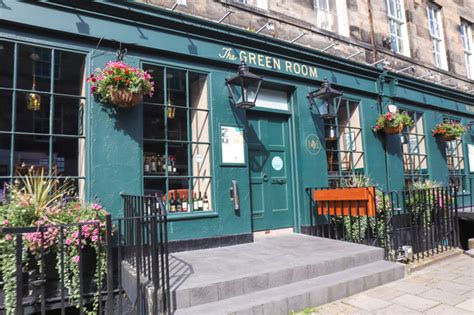 12 Best Edinburgh's West End Bars - Drink, Dine, Dance!