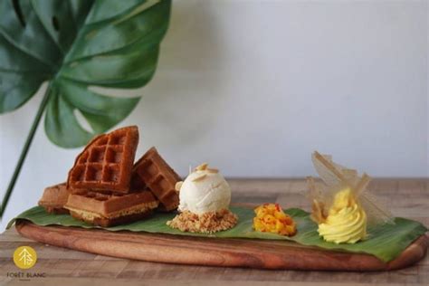 { w h i t e f o r e s t }. Forêt Blanc Café Petaling Utama Avenue: Kopitiam Breakfast ...