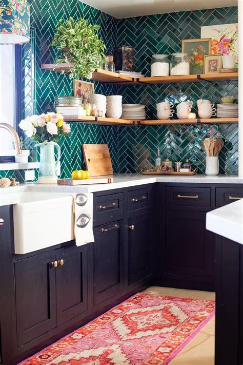 Closeup of cabinets spray painted white with fuji hvlp equipment. Hand Painting Vs Spraying Kitchen Cabinets - Etexlasto ...