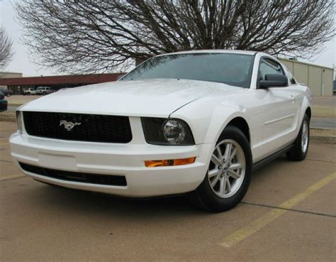 Performance White 2007 Ford Mustang Coupe Photo