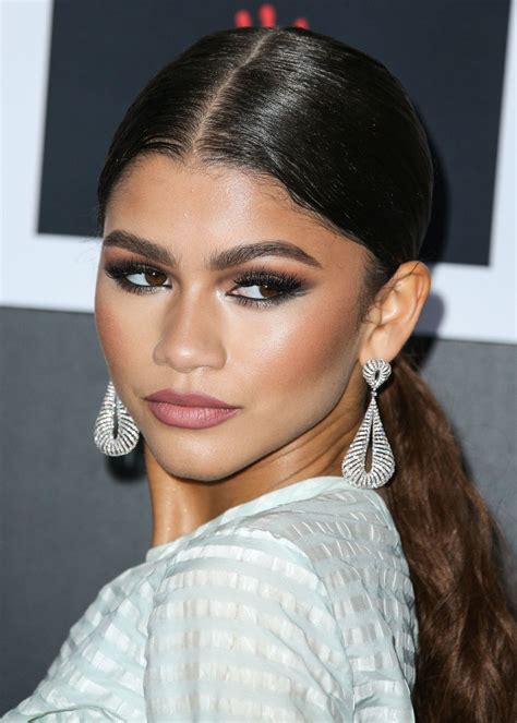 Zendaya Went Makeup Free For An Instagram Selfie And Fans Are Bowing