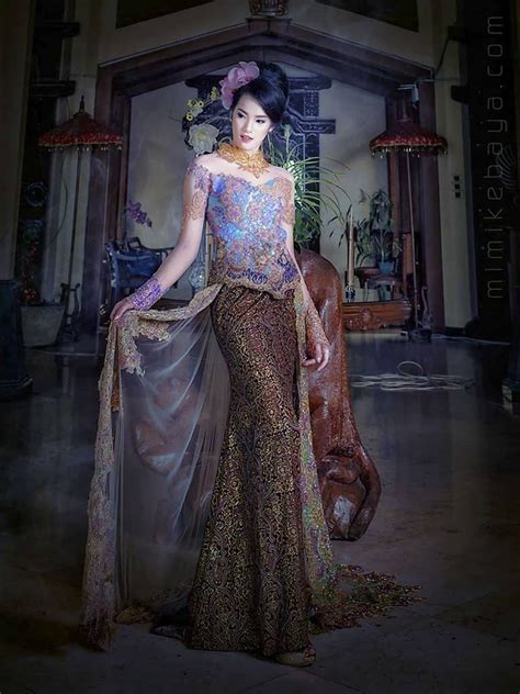 Maybe you would like to learn more about one of these? Kebaya modern mewah tapi simpel | Adibusana, Gaun, Pengantin