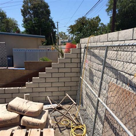 Slump block is very popular in the southwest, as it mimics the appearance of the old southwestern adobe construction. Long Beach Freestanding Wall - Pacificland Constructors