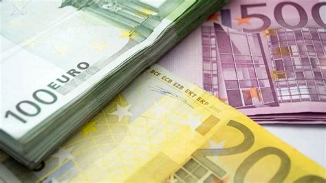 Euro şu an itibariyle, anlık olarak alışta 9,11 türk lirası, satışta 9,12 türk lirası seviyesinde bulunuyor. Playstation 5 kaç lira? 400 euro kaç TL?