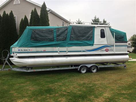 Sun Tracker 30ft Party Hut Pontoon Boat W Hard Roof And