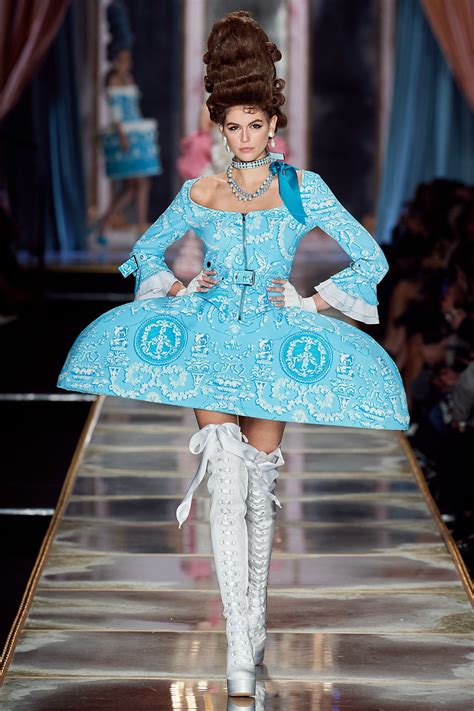 Moschino Fall 2020 Ready To Wear Collection Producciones De Moda