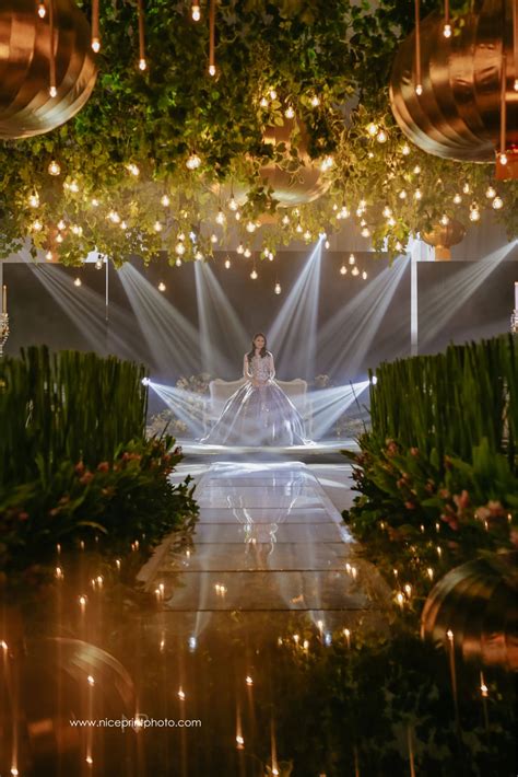 See How This Crazy Rich Asians Themed Debut Recreated The Movie S