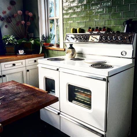 To brighten up a white kitchen. Kitchen Tile Ideas to Brighten Up Your Kitchen - Buungi.com