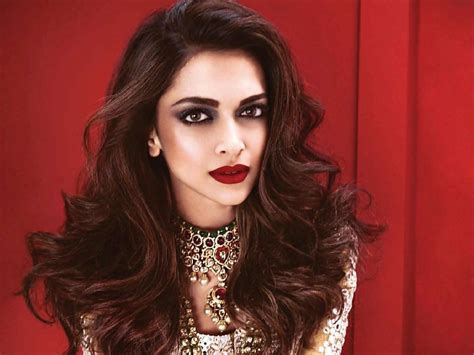 People Are Charmed By The Convergence Of Details Bollywood Makeup