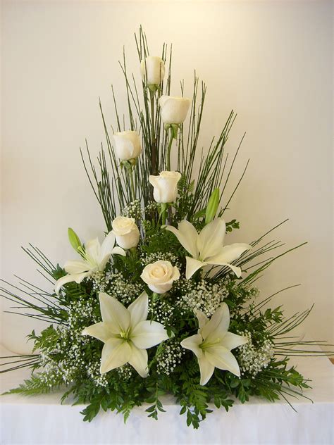 60 Wonderful Rose Arrangement Ideas For Your Girlfriend Funeral