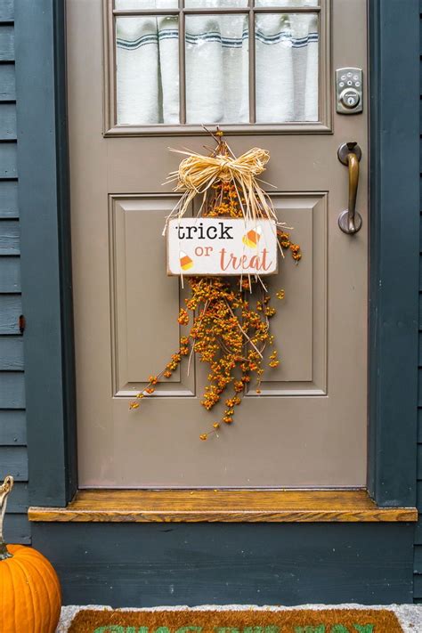Cute Door Hanger To Welcome Your Trick Or Treaters To Your Home