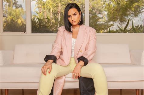 Dancing with the devil is a 2021 documentary series about the life and career of american singer, songwriter, and actress demi lovato. Serial Dokumenter Demi Lovato Akan Menjadi Pembuka SXSW ...