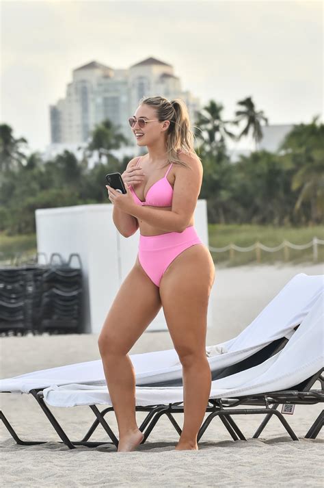 Iskra Lawrence Sexy Body In A Pink Bikini Hot Celebs Home