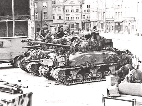 This set includes 6 superbly detailed 12mm/1:144 tanks and a decal sheet (allied stars and british names beginning abc). Pin by RICH HAYNES on military tanks | Tanks military ...