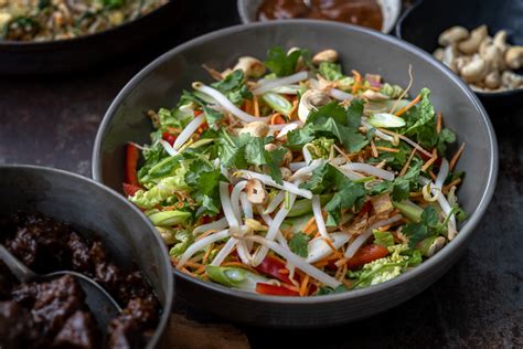 Chinese kool salade met pindadressing