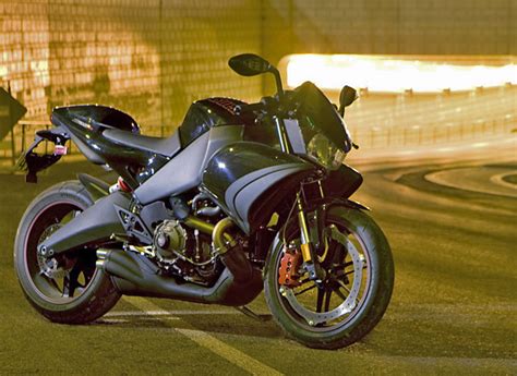 Buell has now officially introduced the 1125r and their website has the specs, some of the buell 1125r is expected to arrive in buell dealerships in late 2007. Buell 1125r Review 2010 - Car View Specs