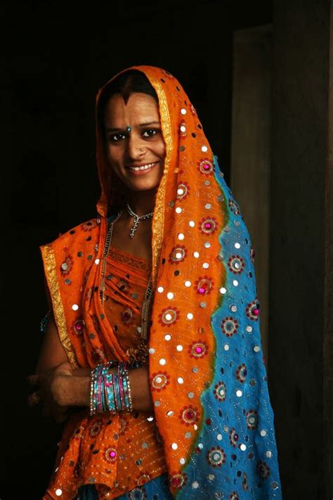 The Orange And Blue Sari Agra Uttar Pradesh Roupas Indianas