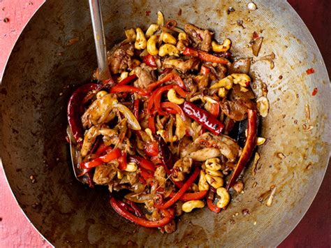 Szechuan chicken is a classic chinese dish that is pretty healthy with an explosion of flavors. Sichuan Chicken Recipe | How To Make Szechuan Chicken