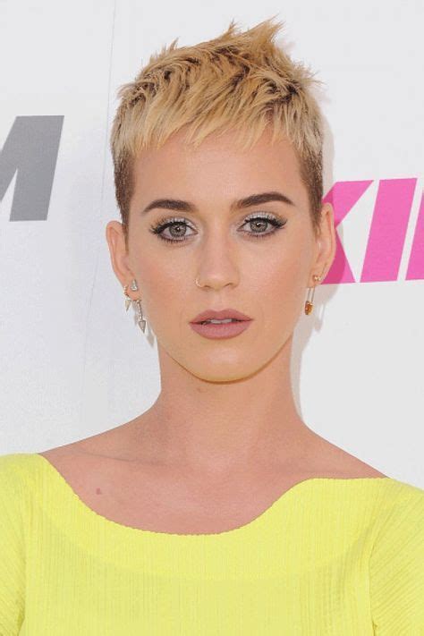 Katheryn elizabeth hudson (born october 25, 1984), known professionally as katy perry, is an american singer, songwriter, and television judge.after singing in church during her childhood, she pursued a career in gospel music as a teenager. Katy perry short haircut 2017 | Katy perry hair, Thick ...