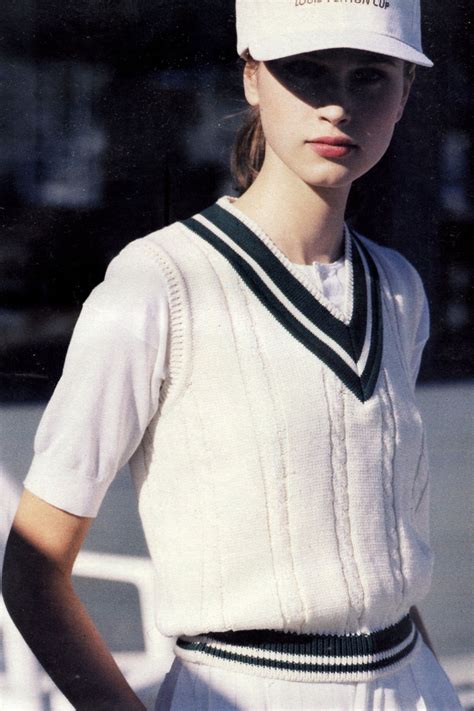 Bei der großen vielfalt an formen, farben und materialien hat man beim kauf der sneakers wirklich die qual der wahl. Pin by Justine on Prepster | Tennis clothes, Preppy ...