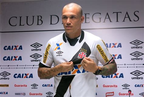 Social rating of predictions and free betting simulator. Boavista/RJ acerta com centroavante Leandrão do Vasco da Gama