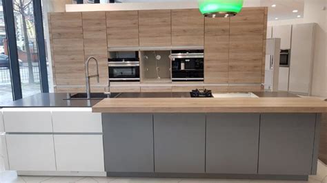 However, most people shy away from painting gloss cabinets, and many paints out there aren't suitable for gloss cabinets. Gorgeous Leicht Contino Kitchen, Antique Oak, Alpine Grey ...