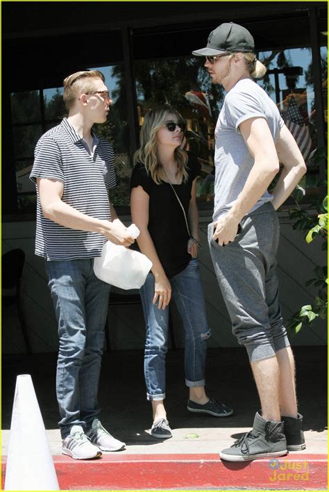 Full Sized Photo Of Chloe Moretz Lunch In La Wishes She Was In Nyc Chloe Moretz Grabs Lunch