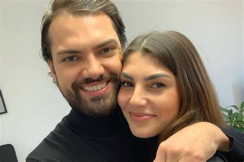 Der berliner dramatiker, der unter anderem durch die show &quot;dalli dalli&quot; Yeliz Koc: Beziehung mit Jimi leidet unter der ...