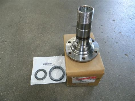 1973 1976 Gm Chevy Dana 44 4x4 Axle Front Spindle Blazer Suburban K10