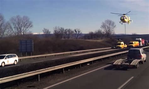 Szerdán is nagy területre terjedt ki a havazás, mesébe illő képek érkeztek, de sok fennakadásról is hírt kaptunk. Súlyos baleset az M1-es autópályán, teljes az útzár, három ...