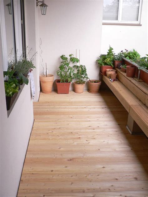 #wie #das #deck #das #holzboden dinge, die für einen. Holzboden Balkon | Holzboden balkon, Balkonboden ...