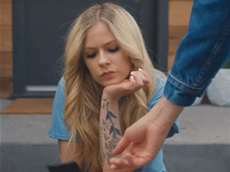 Avril Lavigne Drops New Music Video ‘tell Me Its Over National