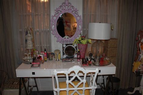 Последние твиты от alison dilaurentis (@elisndilaurntis). Hanna's Room | Pretty Little Liars Decor