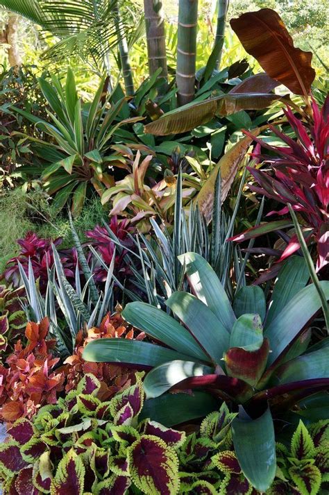 28 Refreshing Tropical Landscaping Ideas Balinese Garden Tropical